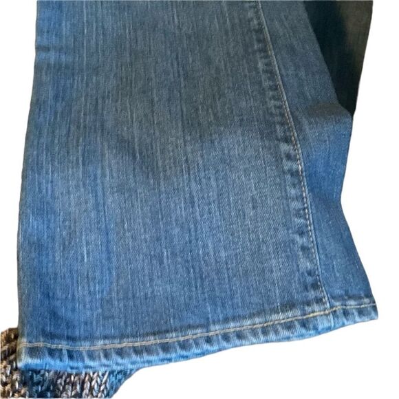 3 for $30! Gap low rise boot cute jeans. Size 2 - Picture 5 of 8